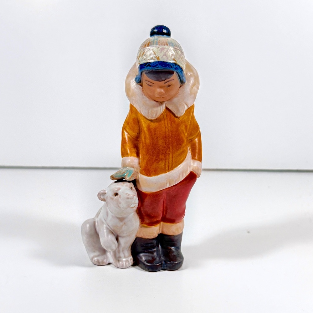 Lladro Eskimo Boy with Pet Porcelain Figurine,‎ Matte #2269, 6” Vintage Retired